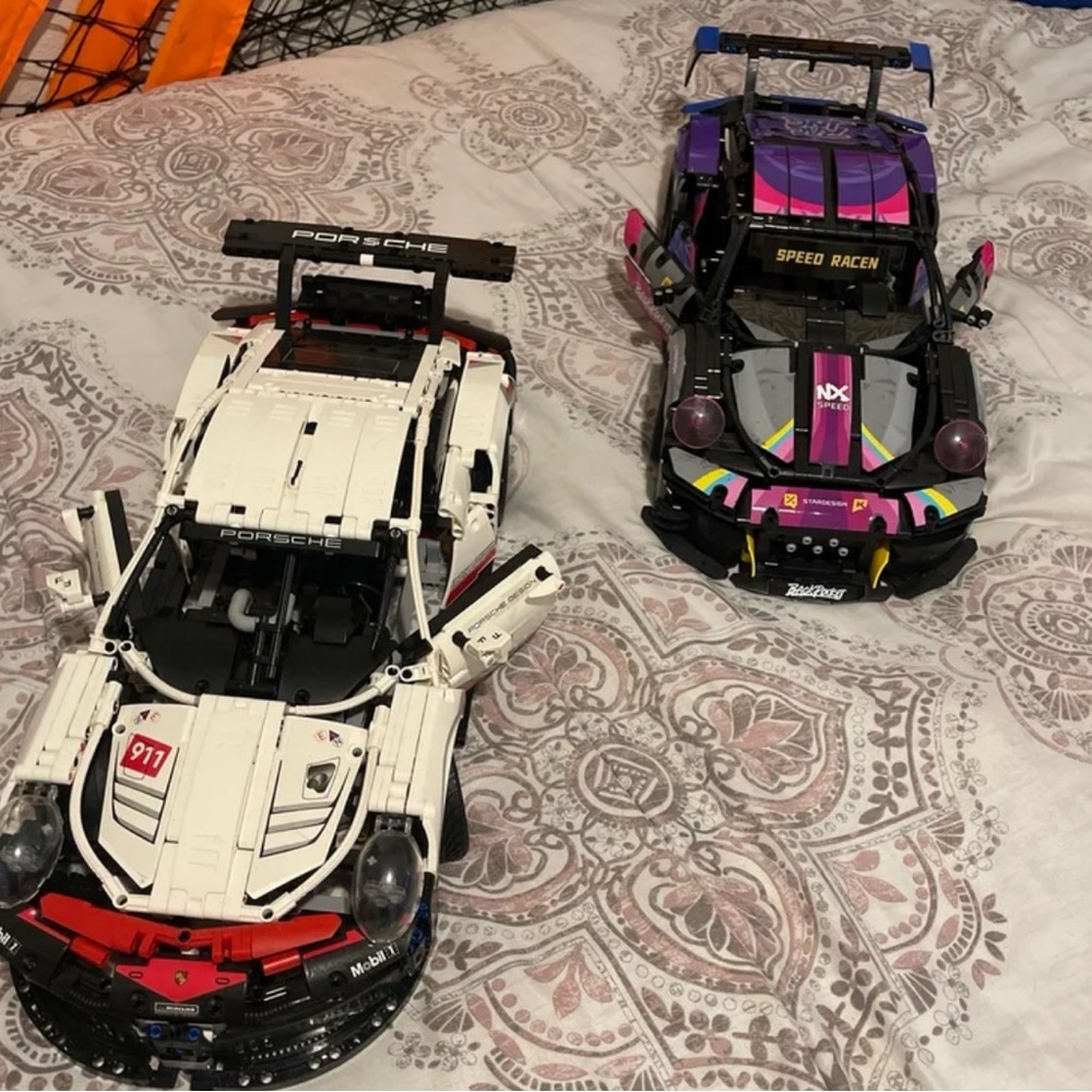 These sell separate 2 Porsche 911 gt3 rs